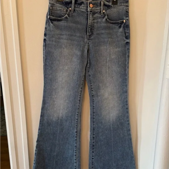 Express 70s Flare Mid Rise Jeans, light to medium blue, size 4S - Picture 5 of 8